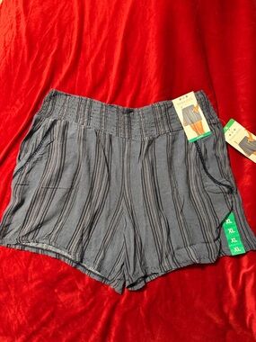 Three Dots Striped High-Waist Elastic Shorts - Navy Stripe